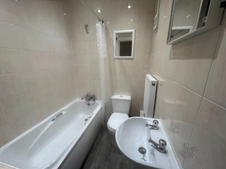 3 bedroom Semi-detached house to let in Egerton Street, Prestwich, M25