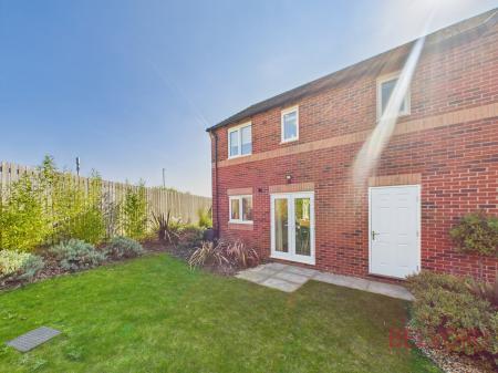 3 bedroom Semi-detached house to let in Curie Close, Forest Town, NG19