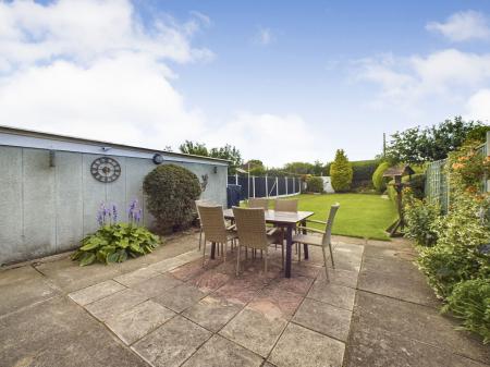 3 bedroom Detached house to let in Beck Lane, Sutton-in-Ashfield, NG17