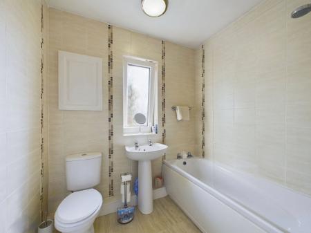 3 bedroom Detached house to let in Beck Lane, Sutton-in-Ashfield, NG17