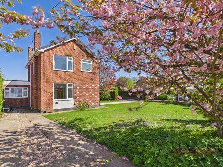 3 bedroom Detached house to let in Cheriton Drive, Ravenshead, NG15