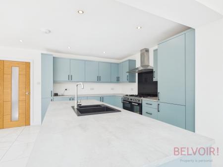 3 bedroom Detached house to let in Cheriton Drive, Ravenshead, NG15