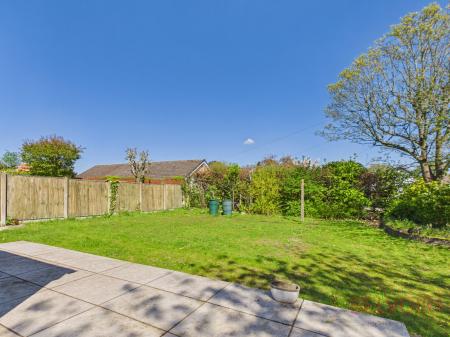 3 bedroom Detached house to let in Cheriton Drive, Ravenshead, NG15