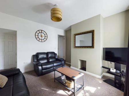 2 bedroom Terraced House to let in Forest Road, Annesley Woodhouse, NG17
