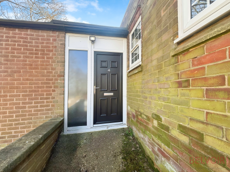 1 bedroom Flat to let in Highlanders Hill, Mansfield, NG18
