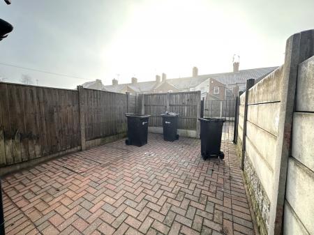 3 bedroom End of terrace house to let in Co-Operative Street, Sutton-in-Ashfield, NG17