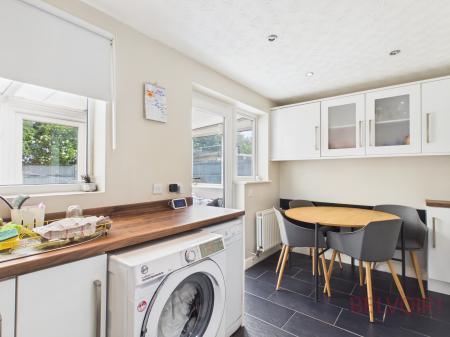 3 bedroom Semi-detached house to let in The Hawthorns, Kirkby-in-Ashfield, NG17