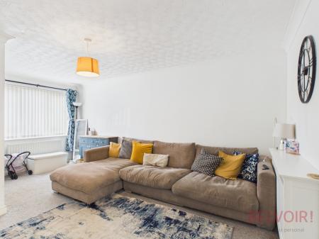 3 bedroom Semi-detached house to let in The Hawthorns, Kirkby-in-Ashfield, NG17
