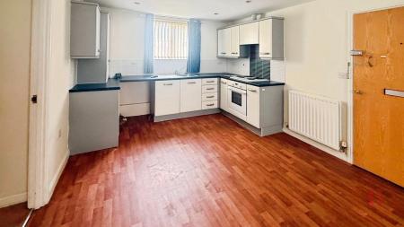 2 bedroom Flat to let in Wood Street, Warsop, NG20