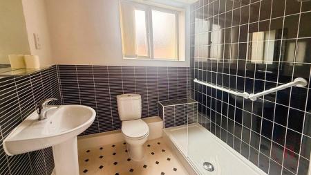 2 bedroom Flat to let in Wood Street, Warsop, NG20