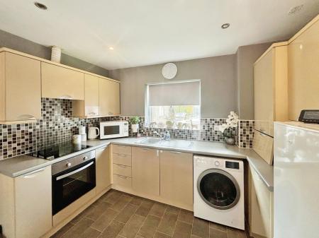 2 bedroom Flat to let in Wood Street, Warsop, NG20