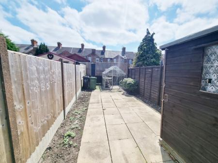 3 bedroom Terraced House to let in Healey Street, Wigston, LE18