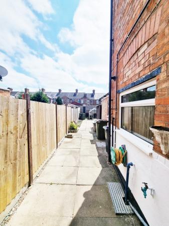 3 bedroom Terraced House to let in Healey Street, Wigston, LE18