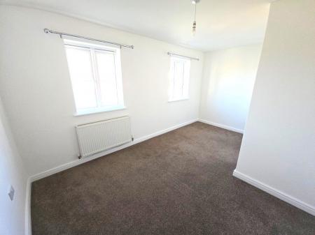 4 bedroom Semi-detached house to let in Yaffle Crescent, Desborough, NN14