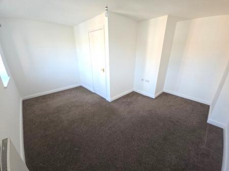 4 bedroom Semi-detached house to let in Yaffle Crescent, Desborough, NN14