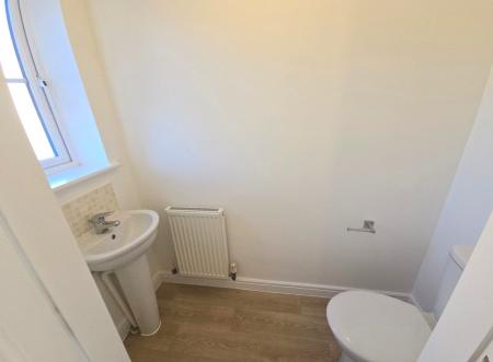 4 bedroom Semi-detached house to let in Yaffle Crescent, Desborough, NN14