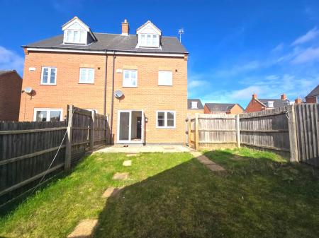 4 bedroom Semi-detached house to let in Yaffle Crescent, Desborough, NN14