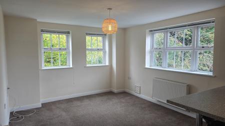 2 bedroom Flat to let in Old School Court, Kibworth Beauchamp, LE8