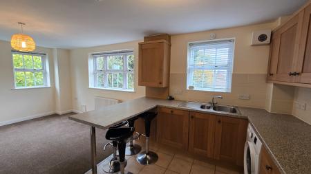 2 bedroom Flat to let in Old School Court, Kibworth Beauchamp, LE8