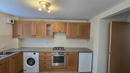 2 bedroom Flat to let in Old School Court, Kibworth Beauchamp, LE8