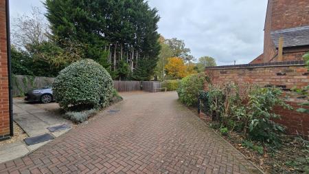 2 bedroom Flat to let in Old School Court, Kibworth Beauchamp, LE8