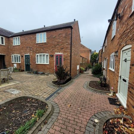 2 bedroom Cottage to let in Martins Yard, Market Harborough, LE16
