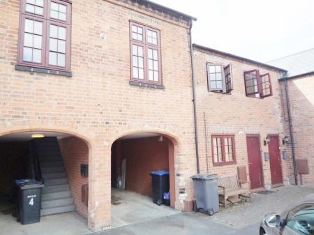 2 bedroom Flat to let in St Marys Road, Market Harborough, LE16