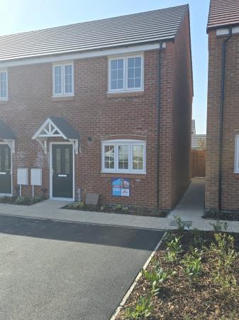 3 bedroom Semi-detached house to let in Bechstein Close, Hinckley, LE10