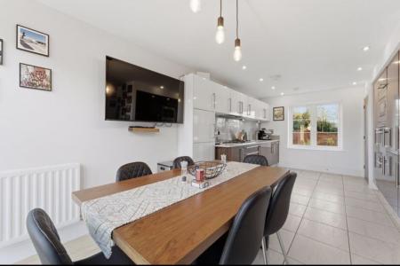 4 bedroom Detached house to let in Burton Street, Farndon Fields, Market Harborough, LE16