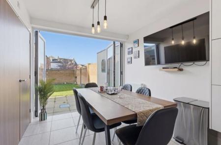 4 bedroom Detached house to let in Burton Street, Farndon Fields, Market Harborough, LE16