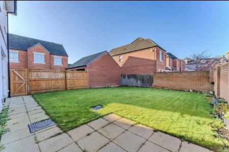 4 bedroom Detached house to let in Burton Street, Farndon Fields, Market Harborough, LE16