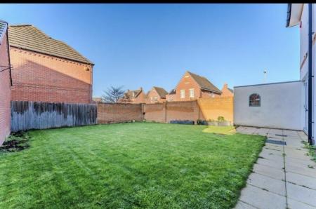 4 bedroom Detached house to let in Burton Street, Farndon Fields, Market Harborough, LE16