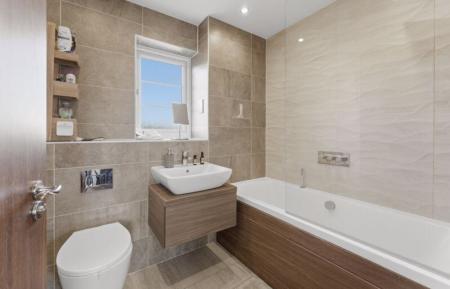 4 bedroom Detached house to let in Burton Street, Farndon Fields, Market Harborough, LE16
