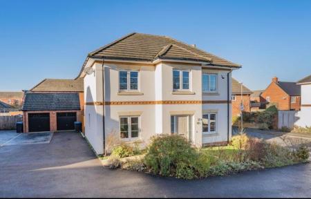 4 bedroom Detached house to let in Burton Street, Farndon Fields, Market Harborough, LE16