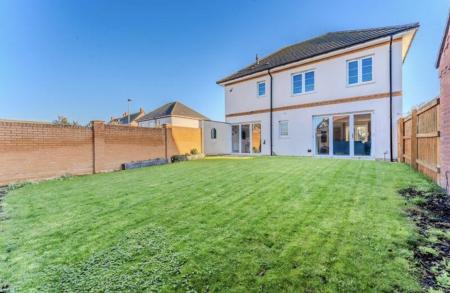 4 bedroom Detached house to let in Burton Street, Farndon Fields, Market Harborough, LE16