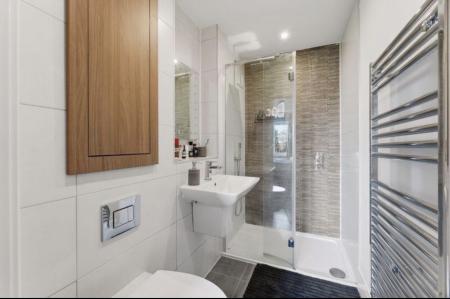 4 bedroom Detached house to let in Burton Street, Farndon Fields, Market Harborough, LE16