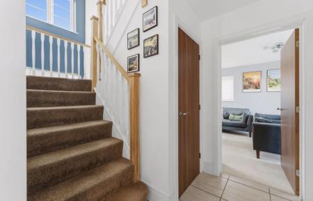 4 bedroom Detached house to let in Burton Street, Farndon Fields, Market Harborough, LE16