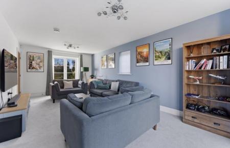 4 bedroom Detached house to let in Burton Street, Farndon Fields, Market Harborough, LE16