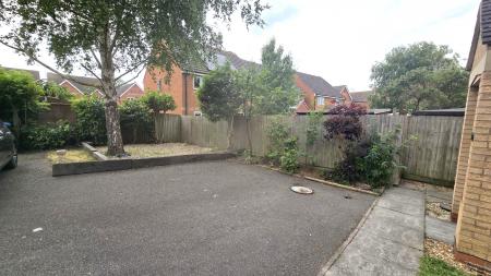 3 bedroom Terraced House to let in Thatchmeadow Drive, Market Harborough, LE16