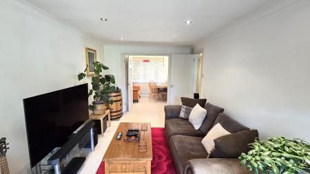 3 bedroom Detached house to let in Overdale Close, Market Harborough, LE16