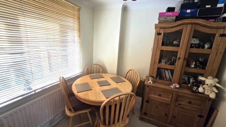 3 bedroom Detached house to let in Overdale Close, Market Harborough, LE16