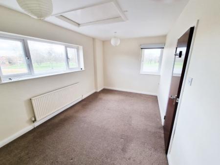2 bedroom Flat to let in Weir Road, Kibworth Beauchamp, LE8