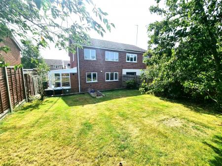 3 bedroom Semi-detached house to let in Worcester Drive, Market Harborough, LE16