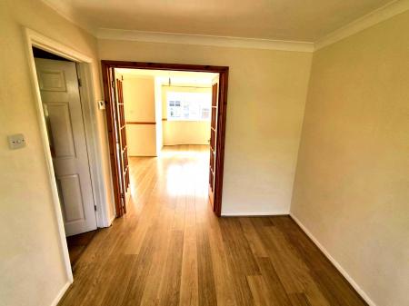 3 bedroom Semi-detached house to let in Worcester Drive, Market Harborough, LE16