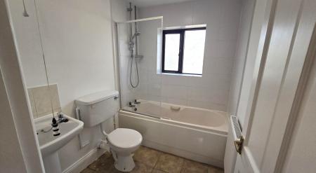 2 bedroom Semi-detached house to let in Bell Lane, Husbands Bosworth, LE17