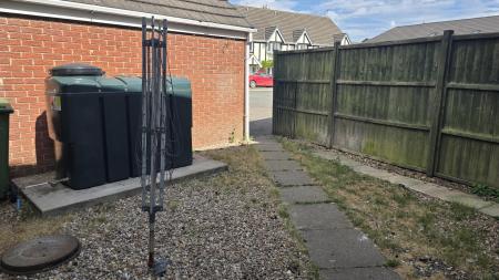 2 bedroom Semi-detached house to let in Bell Lane, Husbands Bosworth, LE17