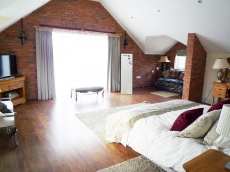 3 bedroom Flat to let in Wistow Lane, Kibworth Harcourt, LE8
