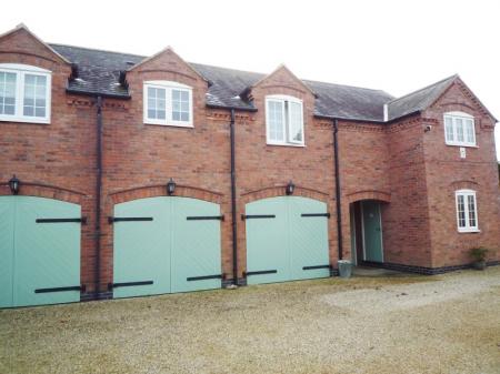 3 bedroom Flat to let in Wistow Lane, Kibworth Harcourt, LE8