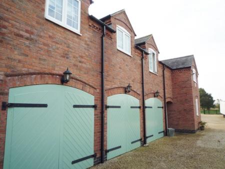 3 bedroom Flat to let in Wistow Lane, Kibworth Harcourt, LE8