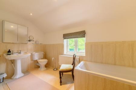 4 bedroom Detached house to let in Main Street, Wartnaby, LE14